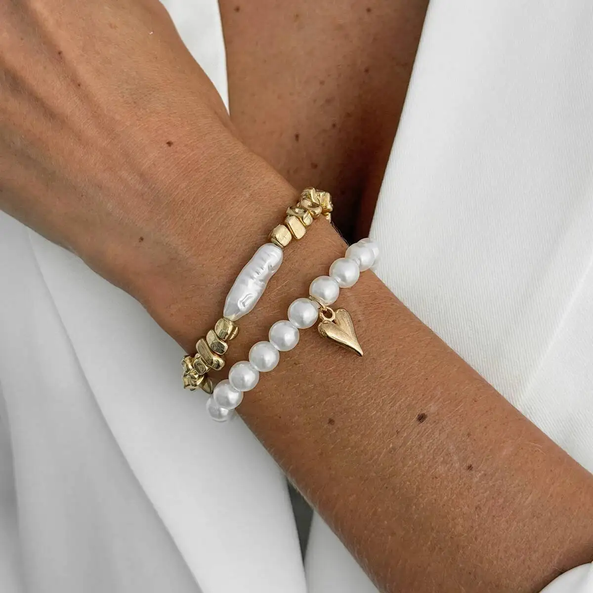 2Pcs/Set Elegant Imitation Pearl Bracelet for Women Bohemian Elastic Rope Chain Bracelet with Heart Pendant Jewelry Gift